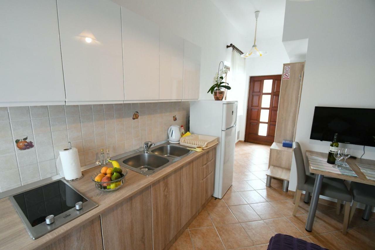 Studio Apartman Kris Marinici  Dış mekan fotoğraf